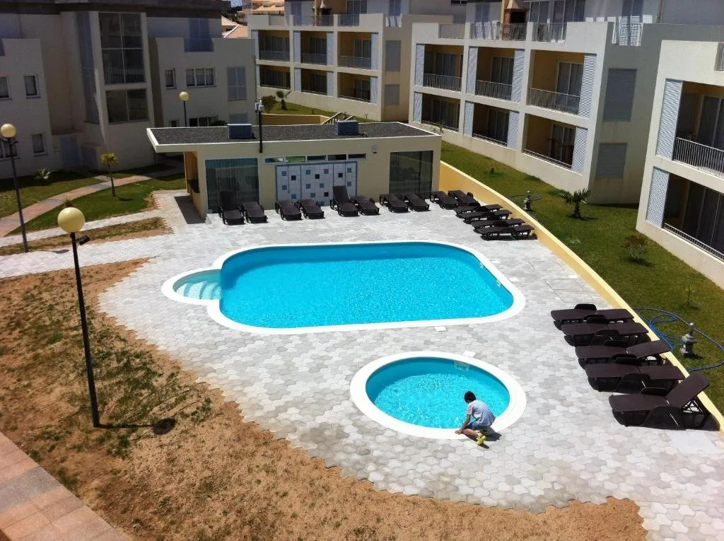 Apartamentos Turisticos Paraiso Dourado squash venue photo 3 of 3