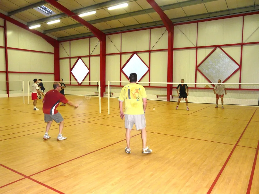 aux points du jour squash venue photo 1 of 3