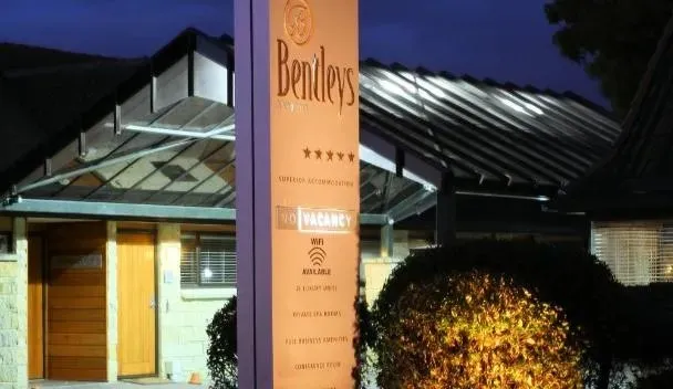 Bentleys Motor Inn squash venue photo 1 of 5