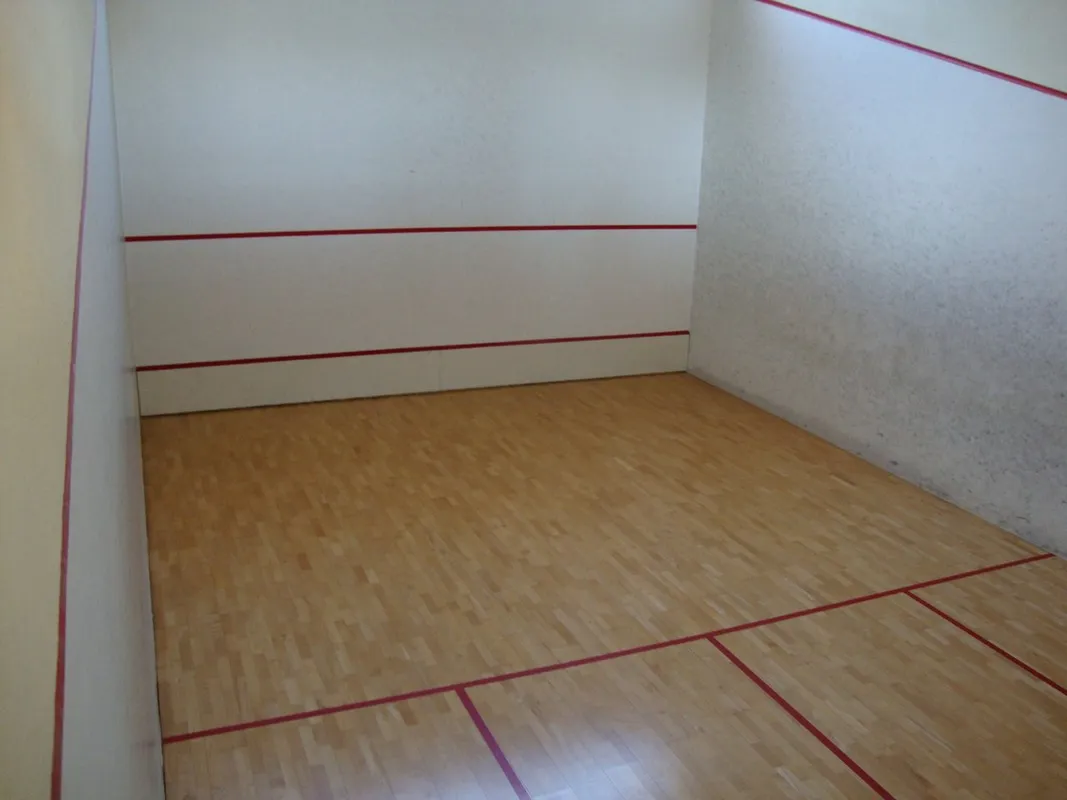Clube De Tenis Quinta Do Eucalipto squash venue photo 2 of 2