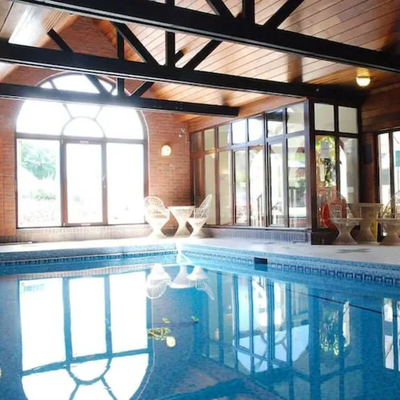 Crown & Cushion Hotel squash venue photo 1 of 5