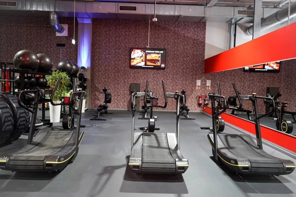 Fitcom Squash & Fitness Center Simmering squash venue photo 5 of 7