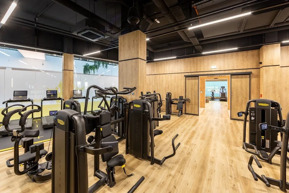 Fitcom Squash & Fitness Center Simmering squash venue photo 4 of 7