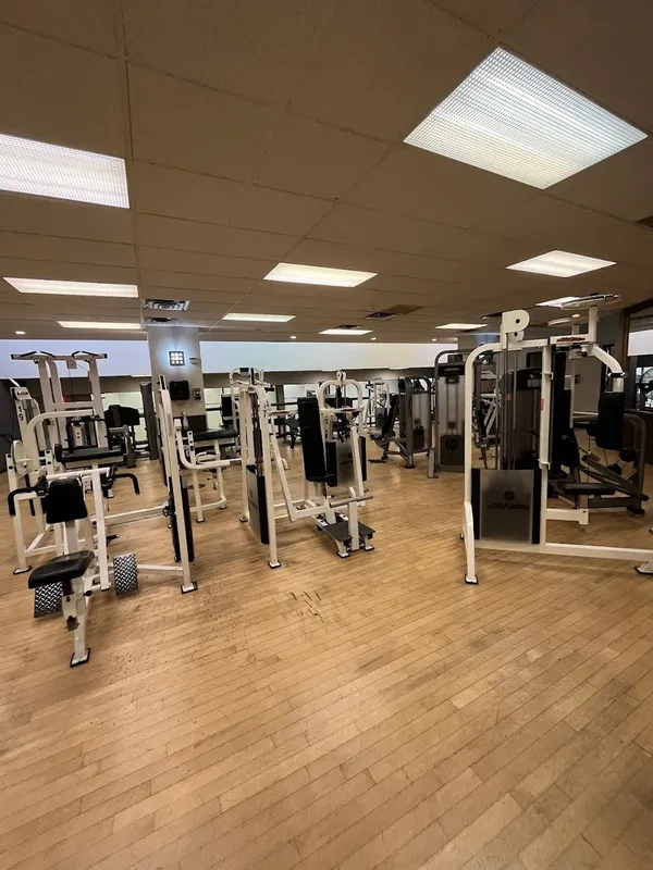 GoodLife Fitness Toronto Dunfield and Eglinton squash venue photo 6 of 9