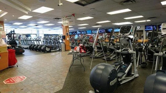 GoodLife Fitness Ottawa Queensview squash venue photo 1 of 5