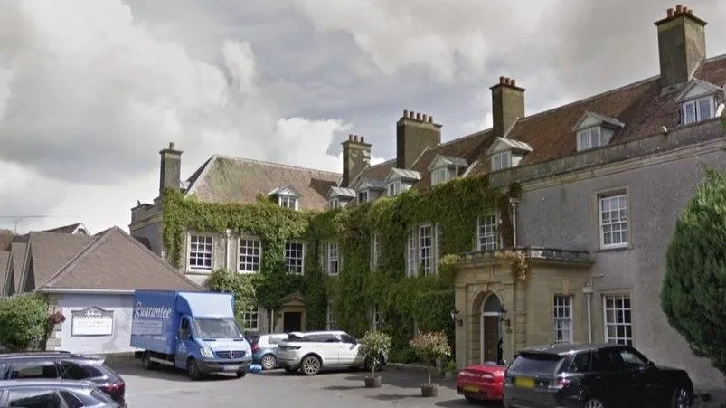 Holbrook Manor Hotel And Club squash venue photo 1 of 7
