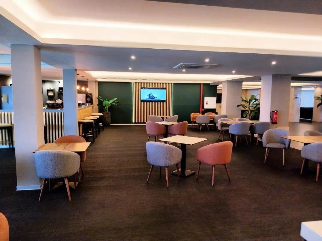 Hotel Navegadores squash venue photo 4 of 6