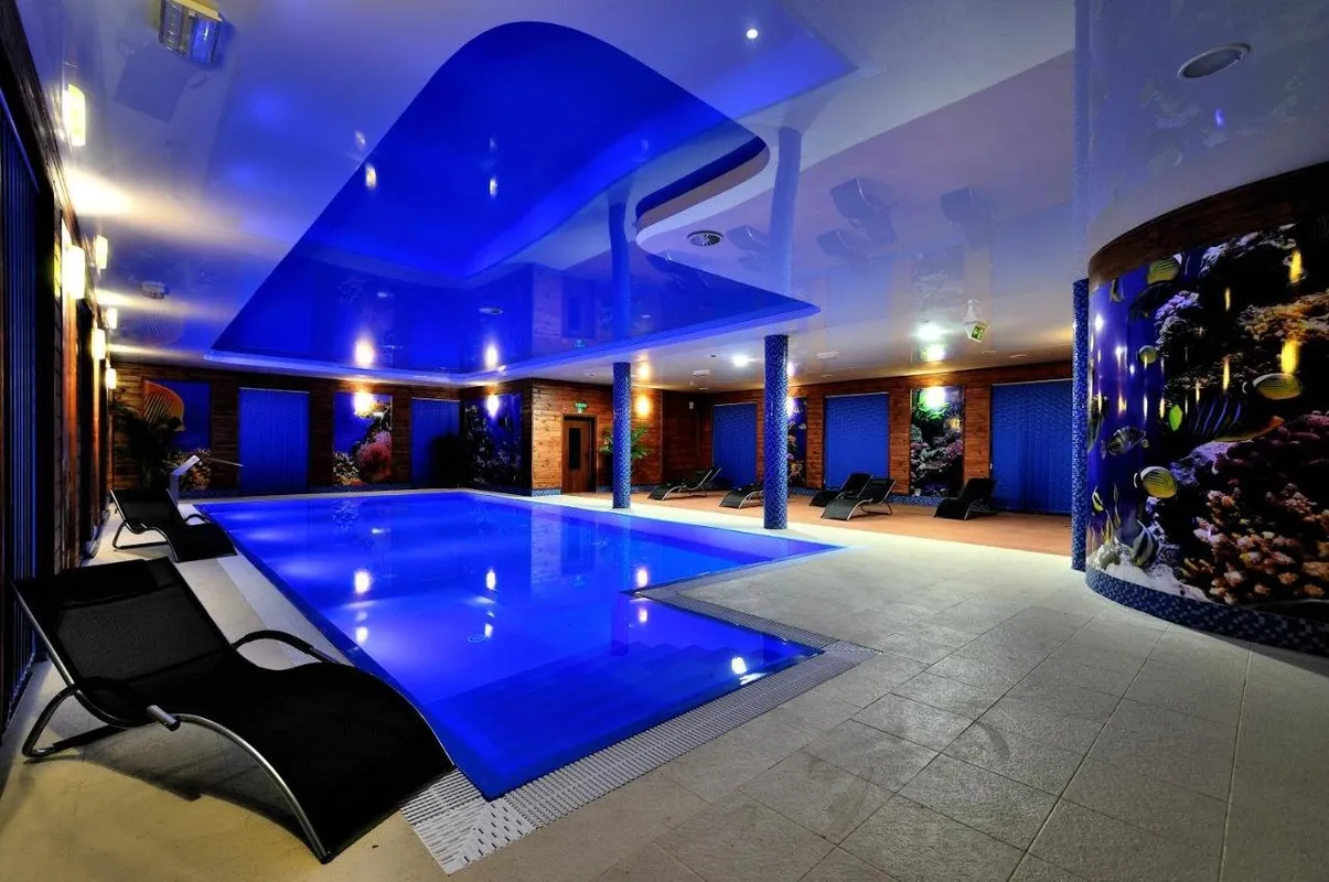 Hotel Niagara-RESTAURACJA-BASEN-KREGLE-SQUASH squash venue photo 5 of 6