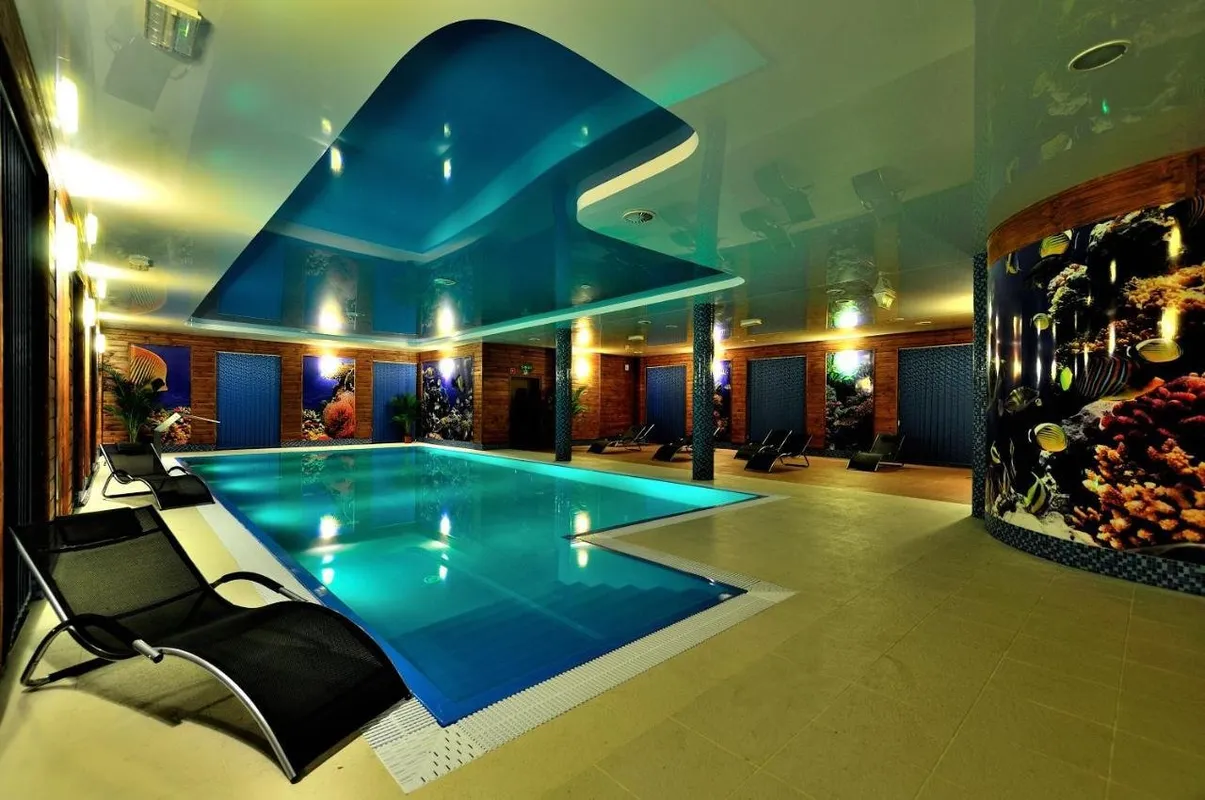 Hotel Niagara-RESTAURACJA-BASEN-KREGLE-SQUASH squash venue photo 3 of 6