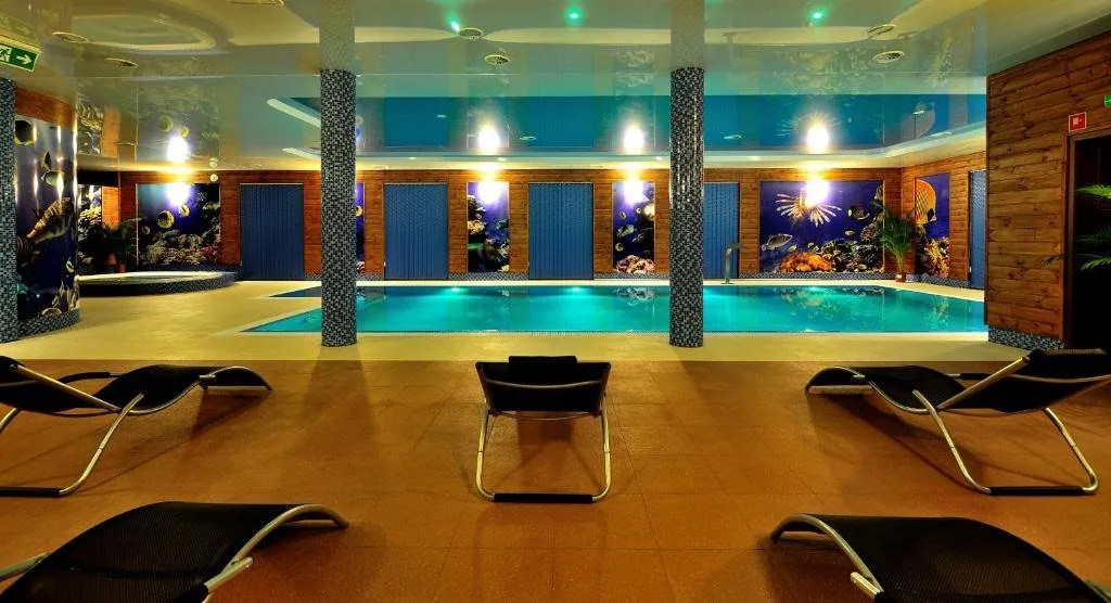 Hotel Niagara-RESTAURACJA-BASEN-KREGLE-SQUASH squash venue photo 1 of 6