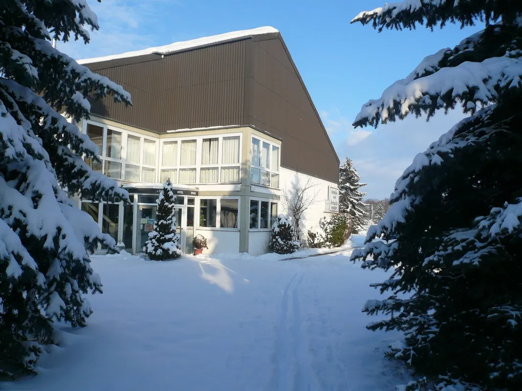 Hotel Garni Kraushaar Tennis - und Freizeitcenter squash venue photo 8 of 9