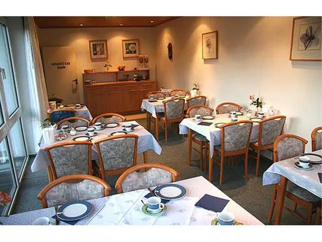 Hotel Garni Kraushaar Tennis - und Freizeitcenter squash venue photo 5 of 9