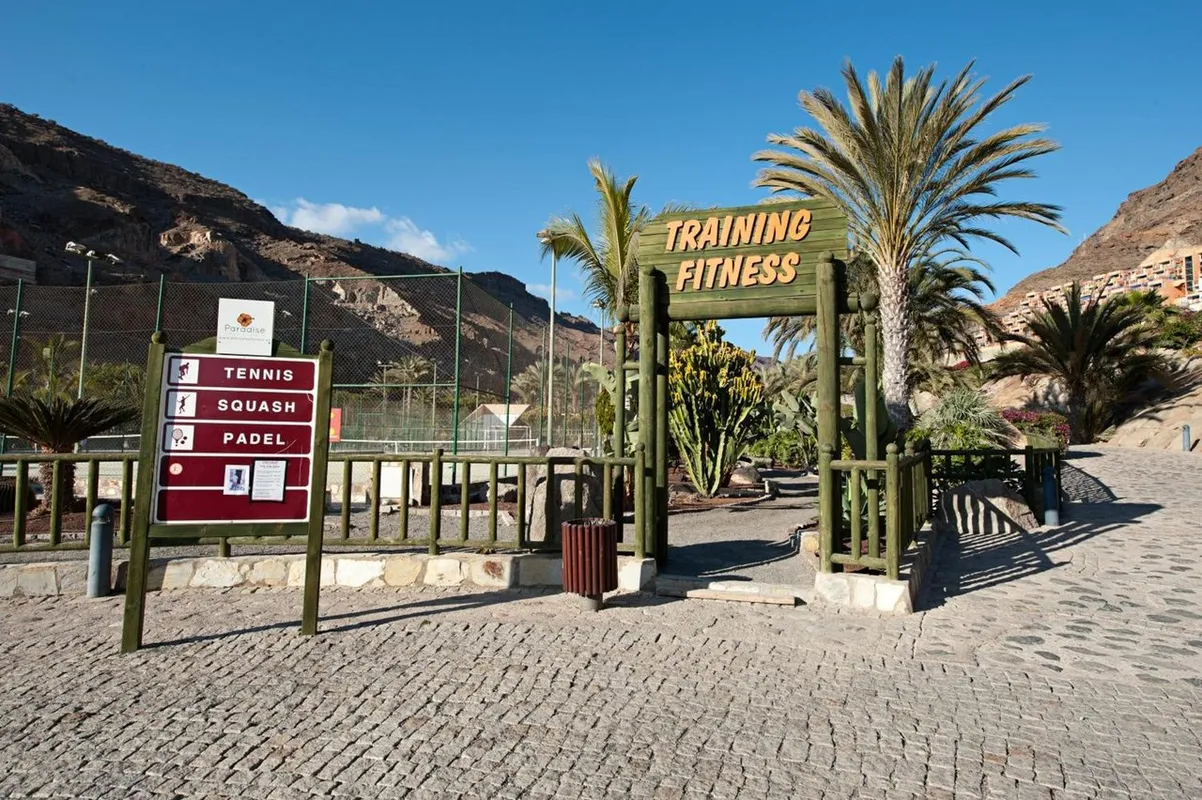 Hotel Paradise Lago Taurito squash venue photo 1 of 2