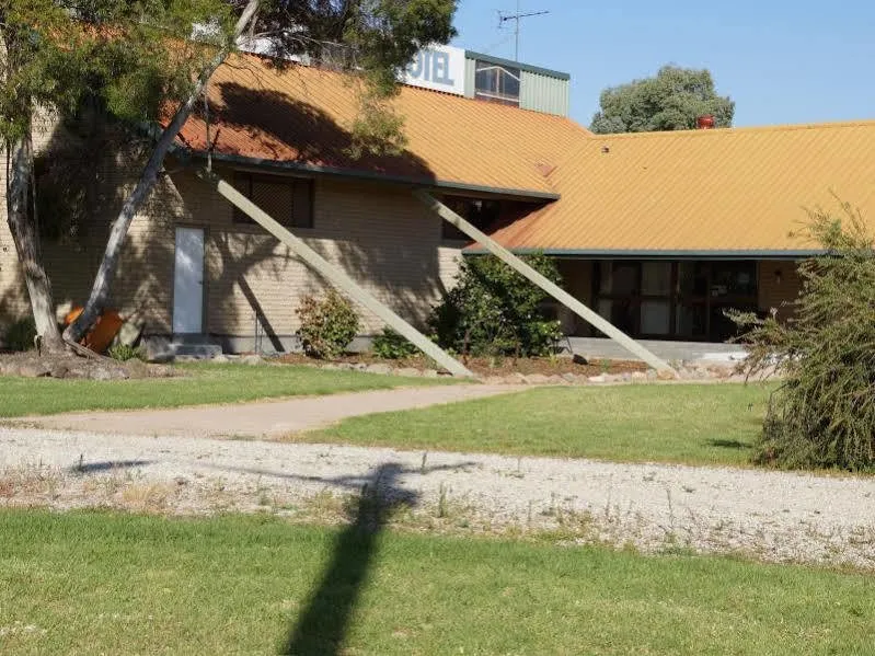 Jolly Swagman Motor Inn squash venue photo 2 of 2