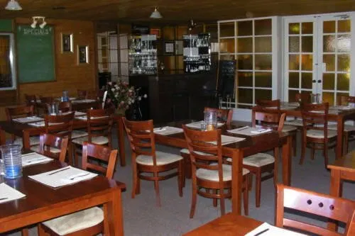 Jolly Swagman Motor Inn squash venue photo 1 of 2