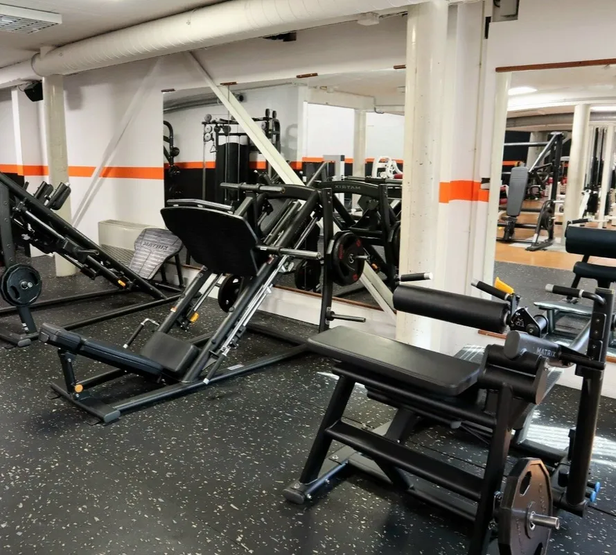 L'Appart Fitness squash venue photo 3 of 5