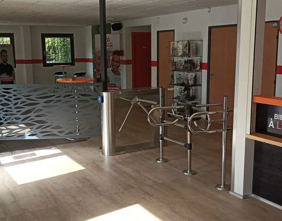 L'Appart Fitness squash venue photo 2 of 5