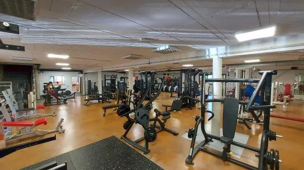 L'Appart Fitness squash venue photo 1 of 5