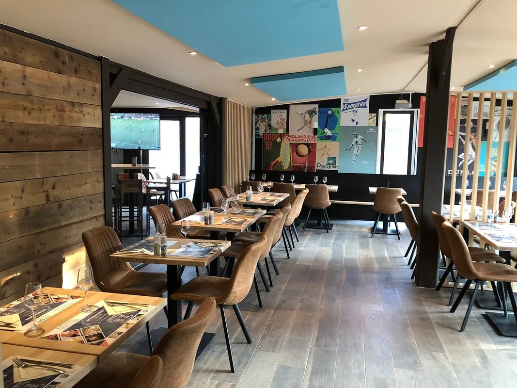 Le Parc 1348 (Tennis - Fitness - Squash - Brasserie) squash venue photo 2 of 4
