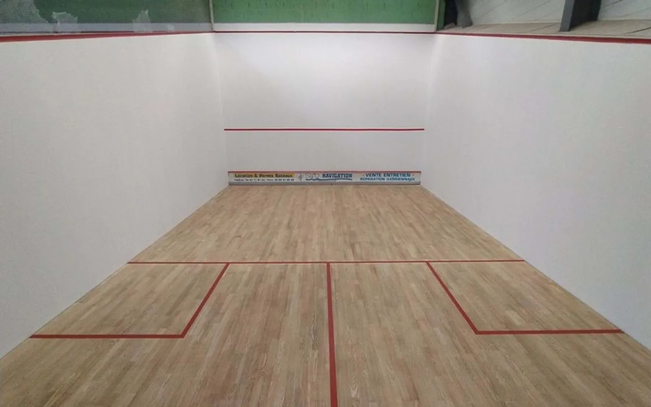 Le Wizz Squash Club et Restaurant squash venue photo 4 of 4