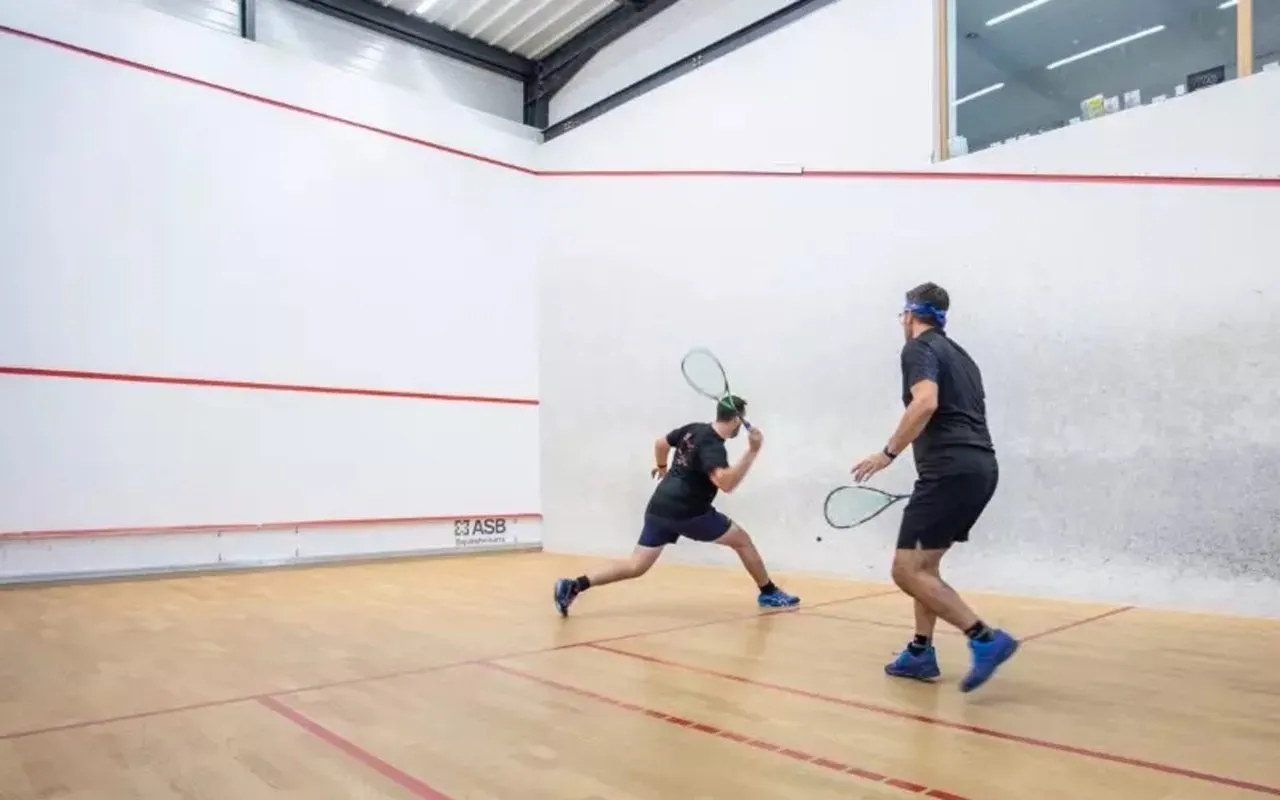 Le Wizz Squash Club et Restaurant squash venue photo 3 of 4