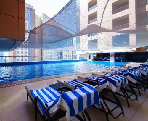 Mercure Dubai Barsha Heights Hotel Apartments squash venue photo 5 of 6