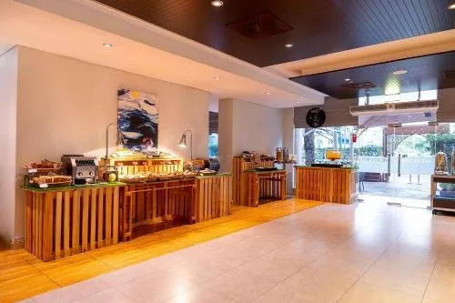Mercure Dubai Barsha Heights Hotel Apartments squash venue photo 3 of 6