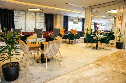 Mercure Dubai Barsha Heights Hotel Apartments squash venue photo 2 of 6