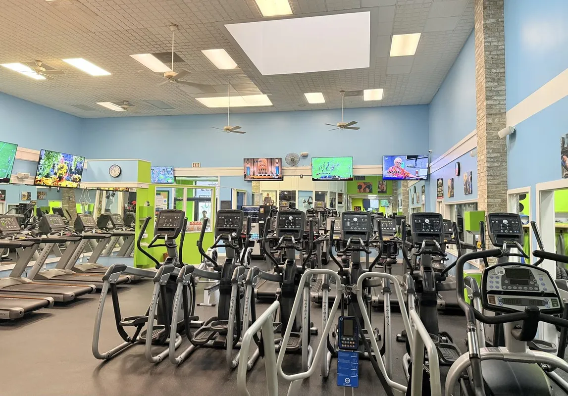 Midway Motion & Fitness squash venue photo 8 of 9