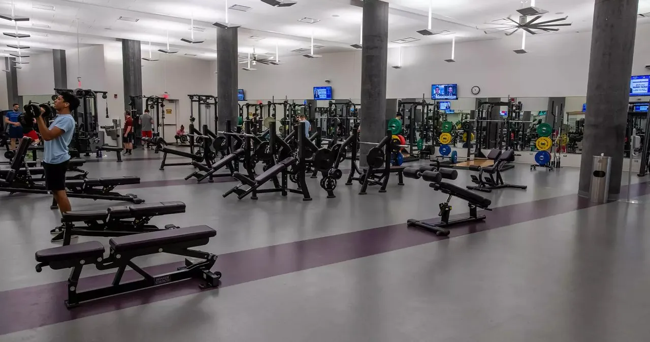 Northwestern University Campus Recreation - Henry Crown Sports Pavilion squash venue photo 6 of 8