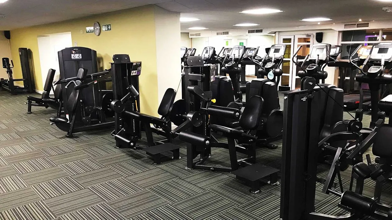 Nuffield Health Portsmouth Fitness & Wellbeing Gym squash venue photo 6 of 8