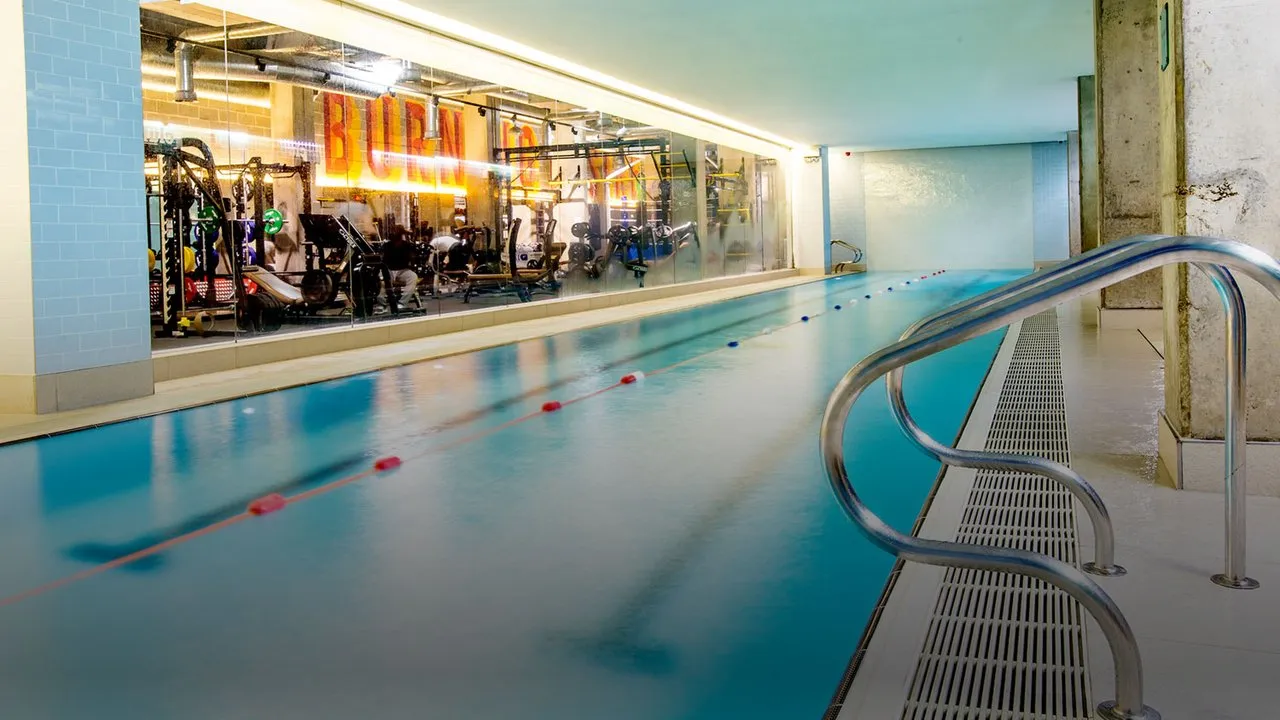 Nuffield Health Canary Wharf Fitness & Wellbeing Gym squash venue photo 7 of 8