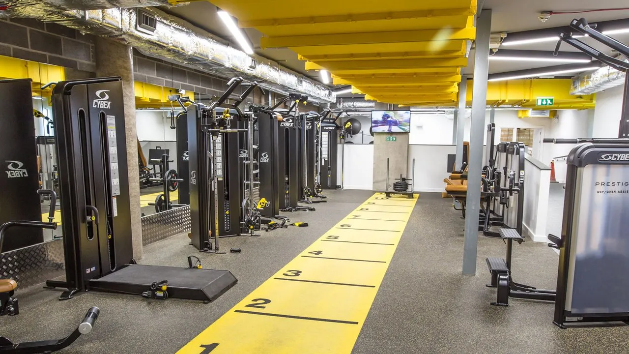 Nuffield Health Canary Wharf Fitness & Wellbeing Gym squash venue photo 6 of 8