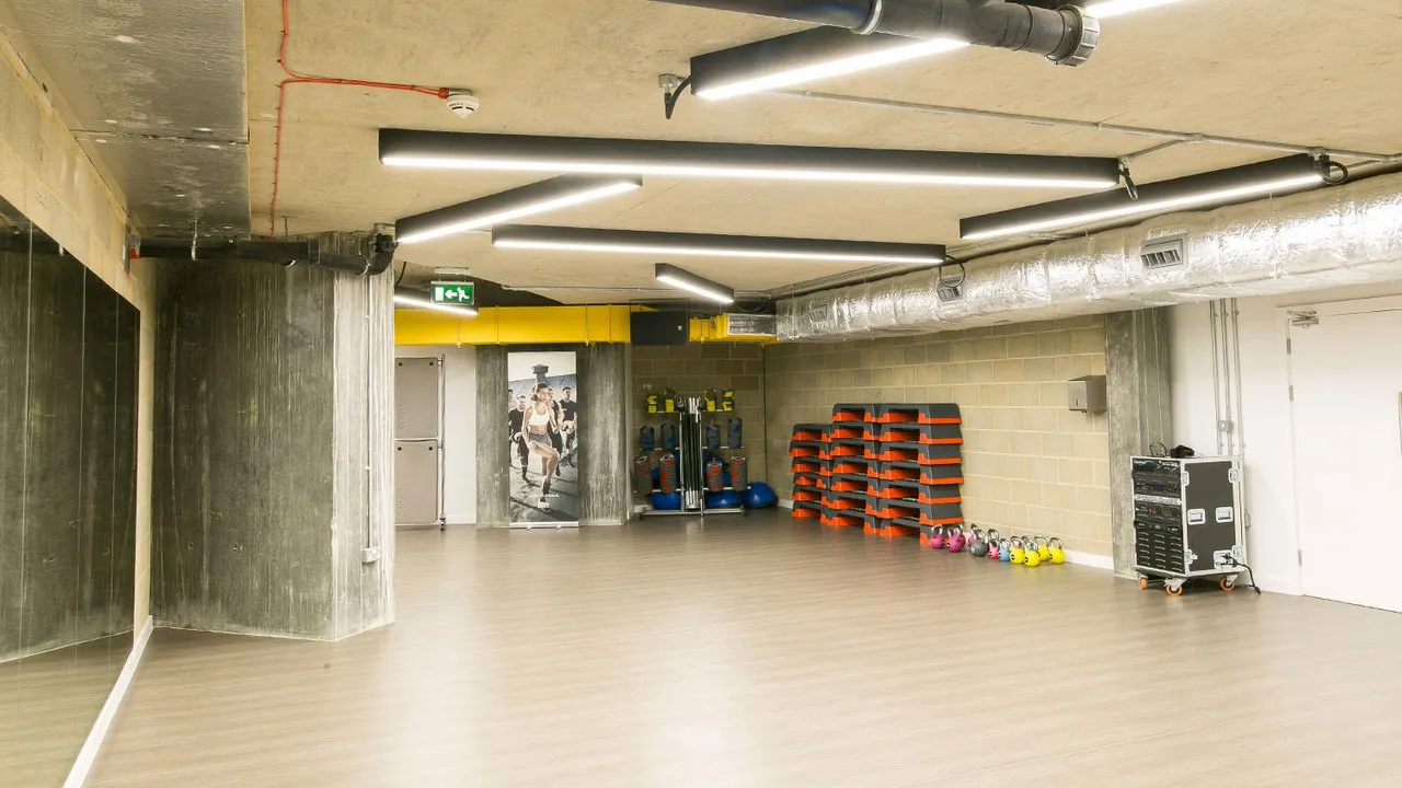 Nuffield Health Canary Wharf Fitness & Wellbeing Gym squash venue photo 4 of 8