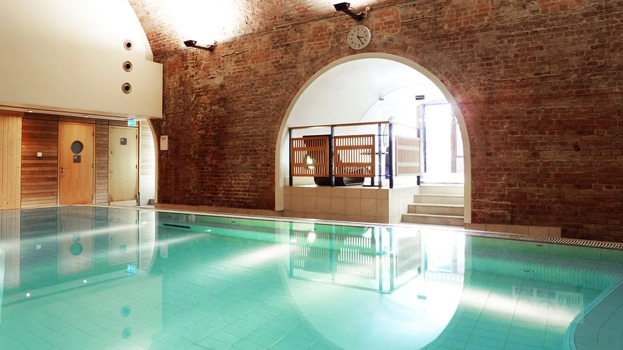 Nuffield Health City Fitness & Wellbeing Gym squash venue photo 4 of 7