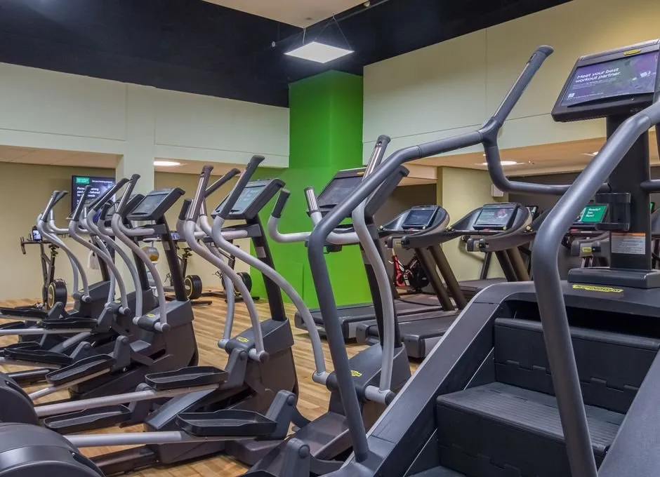 Nuffield Health Bloomsbury Fitness & Wellbeing Gym squash venue photo 1 of 10