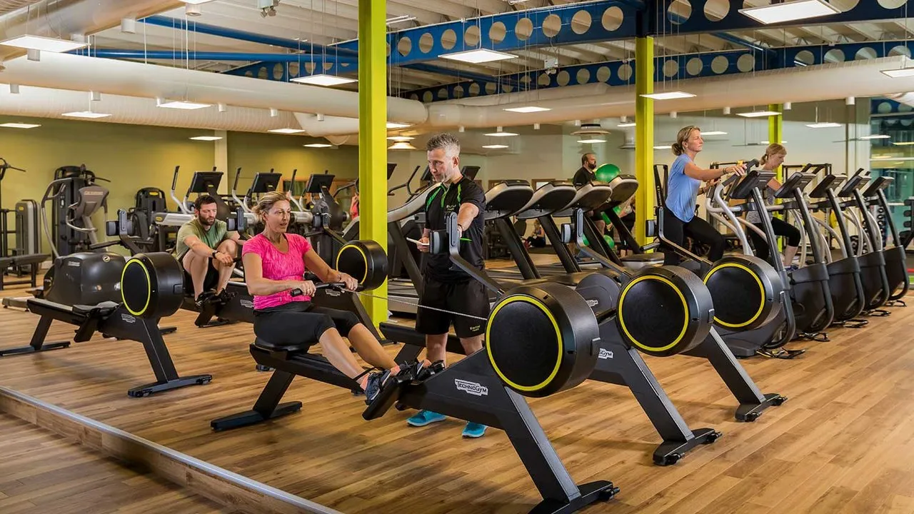 Nuffield Health Newbury Fitness & Wellbeing Gym squash venue photo 7 of 8