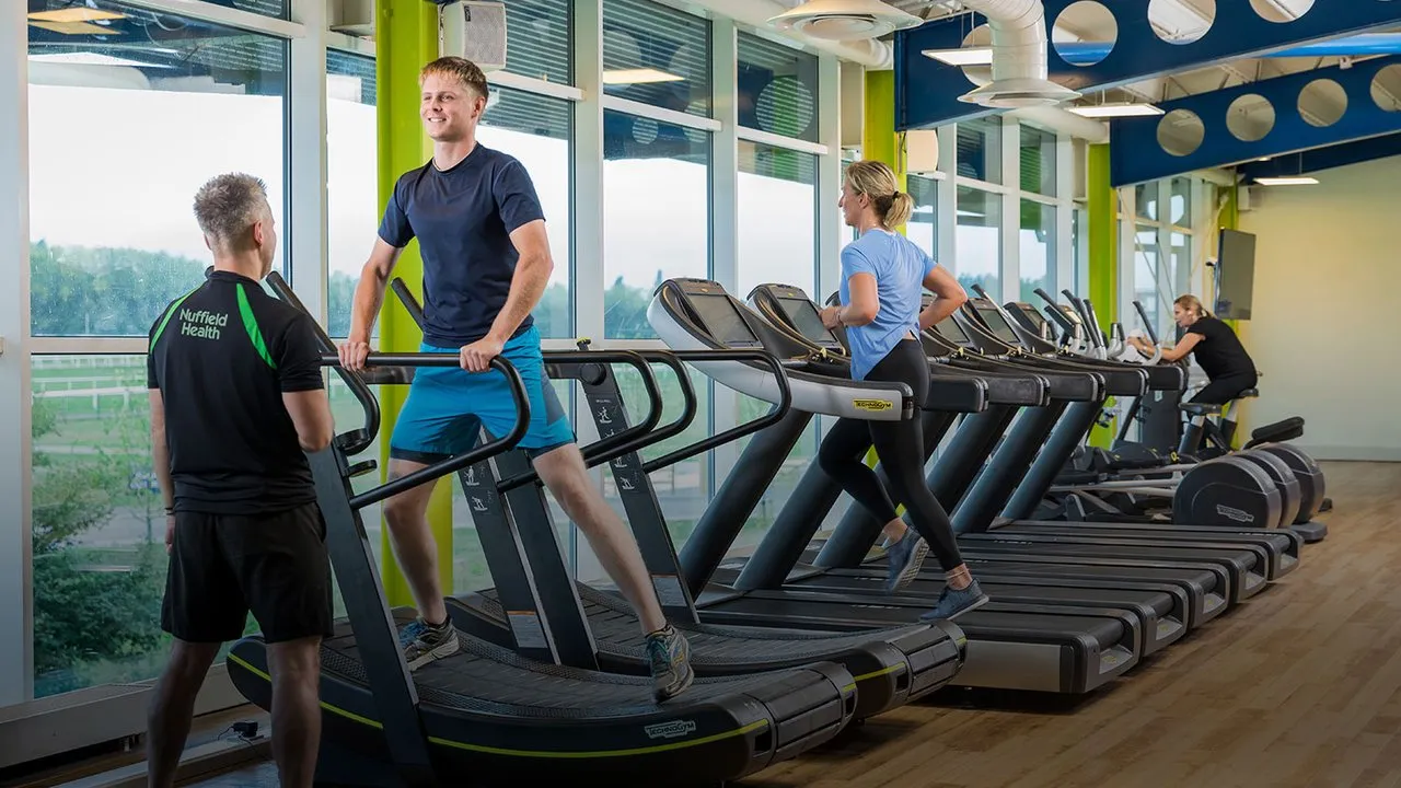 Nuffield Health Newbury Fitness & Wellbeing Gym squash venue photo 5 of 8