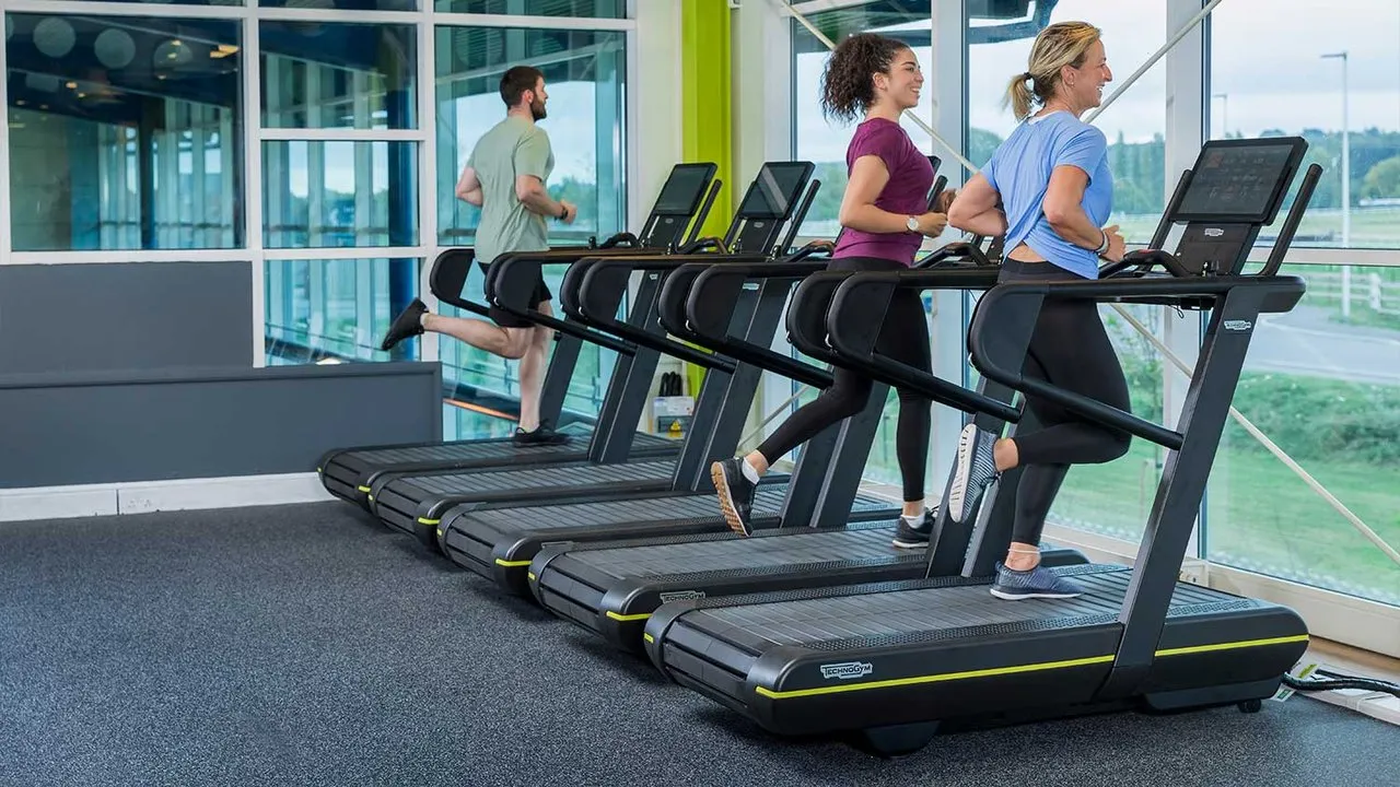 Nuffield Health Newbury Fitness & Wellbeing Gym squash venue photo 4 of 8