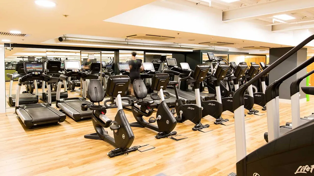 Nuffield Health Moorgate Fitness & Wellbeing Gym squash venue photo 8 of 10