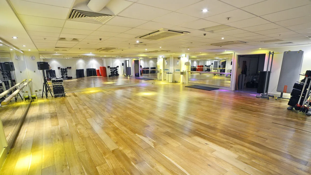 Nuffield Health Moorgate Fitness & Wellbeing Gym squash venue photo 7 of 10