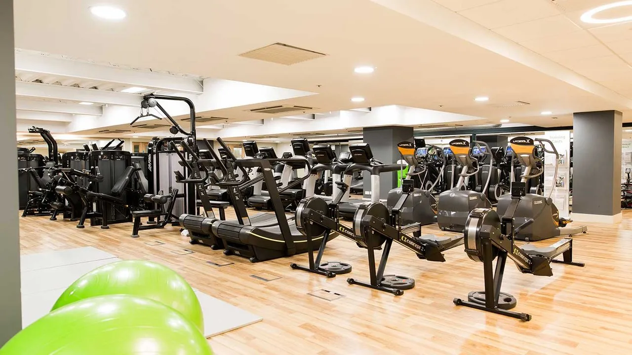 Nuffield Health Moorgate Fitness & Wellbeing Gym squash venue photo 3 of 10