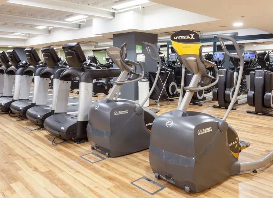 Nuffield Health Moorgate Fitness & Wellbeing Gym squash venue photo 2 of 10