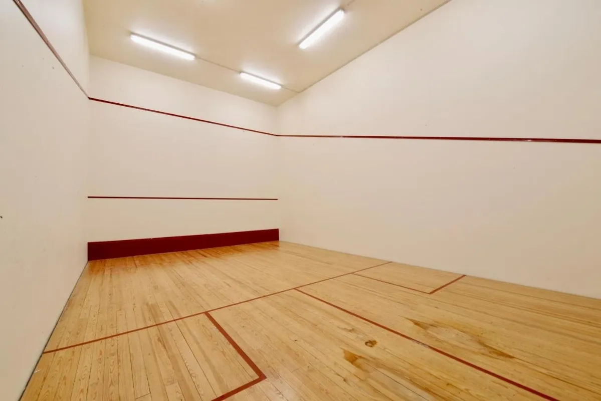 Paddle - Sea view apartment with 3 pools, tennis squash court - Two-Bedroom Apartment squash venue photo 3 of 3