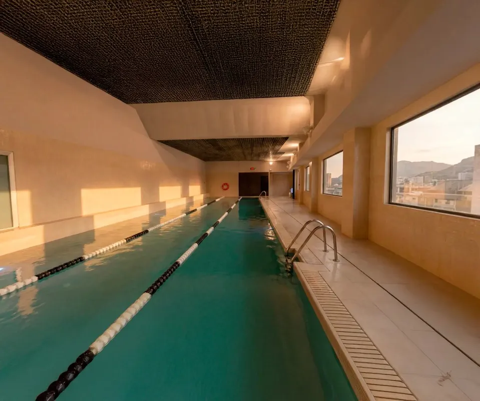 Piscinas cubierta y al aire libre squash venue photo 10 of 10
