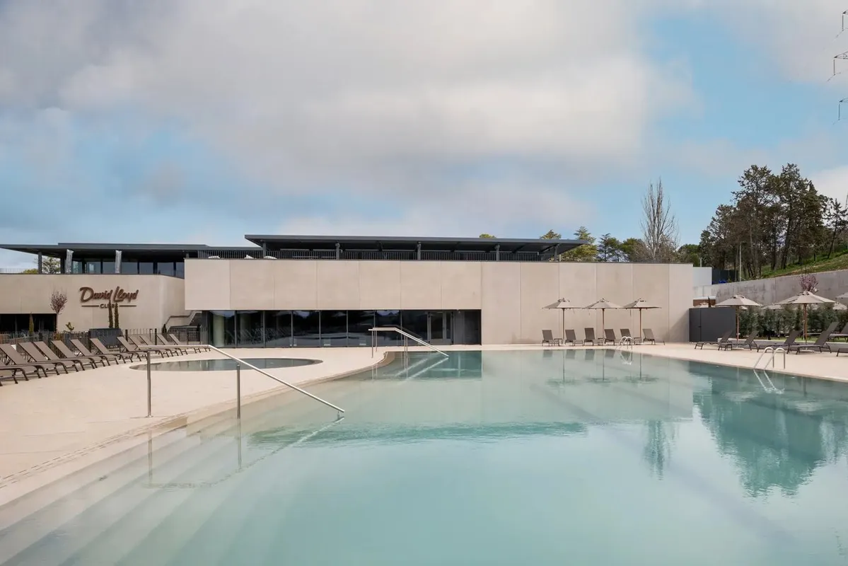 Piscinas cubierta y al aire libre squash venue photo 7 of 10