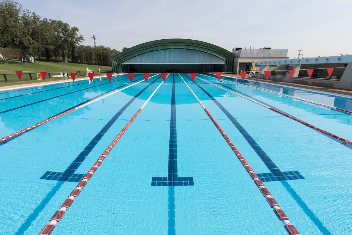Piscinas cubierta y al aire libre squash venue photo 6 of 10