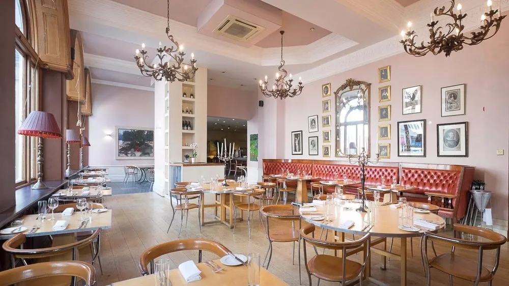 The Racquet Club Hotel & Ziba Restaurant squash venue photo 2 of 5