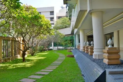 RAMA GARDENS HOTEL BANGKOK squash venue photo 1 of 4