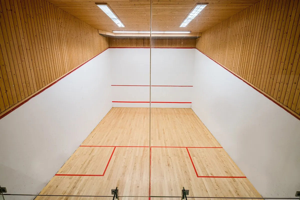 Rich Hotel (squash court) squash venue photo 7 of 8